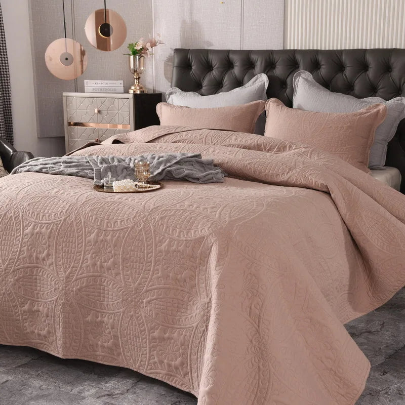 Luxury Microfiber Embossed 3-Piece Quilt Set Washable Quilted Bedspread with Polyester Fill for Home Hotel Embroidered Pattern