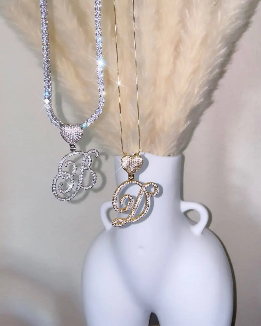 New Arrival Custom Brass Initial Necklace Iced Cubic Zircon Gold Plated Heart Flower Font Cursive Unique Name Initial Necklace