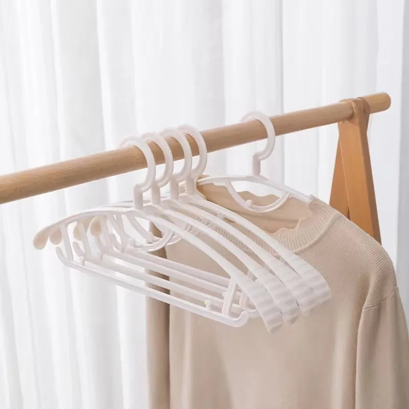 Hot Sale Hangers Wide Shoulder Non-trace with Non-Slip Hook Space Saving Hangers for Coat Shirts White Plastic Clothes Hangers