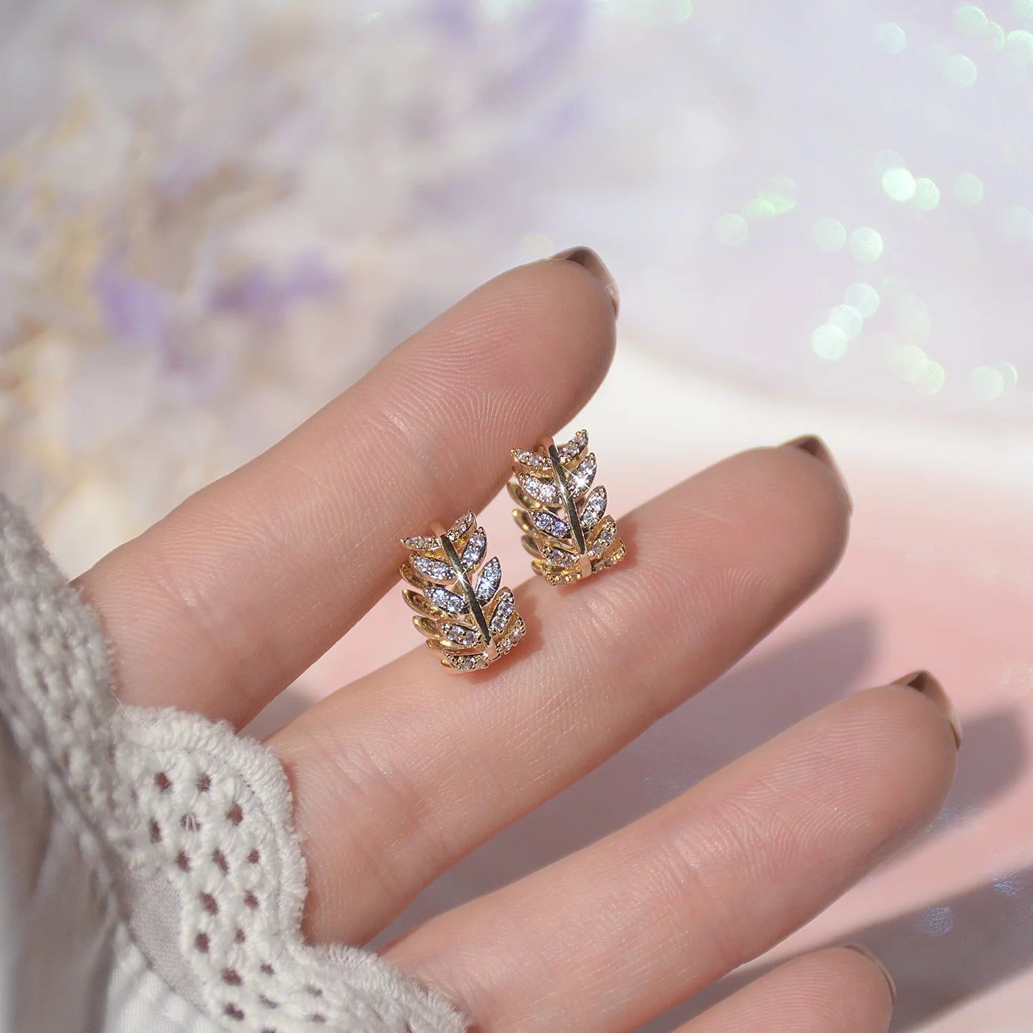 14k Real Gold Plated Fashion Jewelry Round Crystal Leaves Exquisite Stud Earrings for Woman Holiday Party Elegant Simple Earring