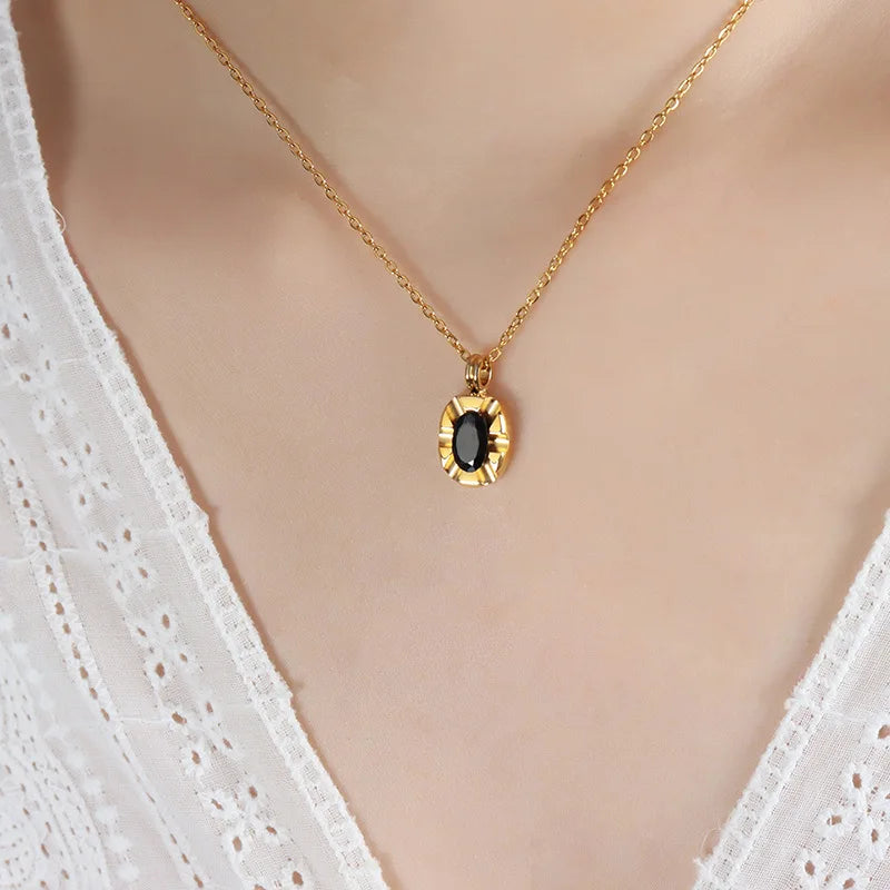 Stylish Designed Oval Carved Texture Black Zircon Pendant Necklace with Stainless Steel Necklace Design Jewelry