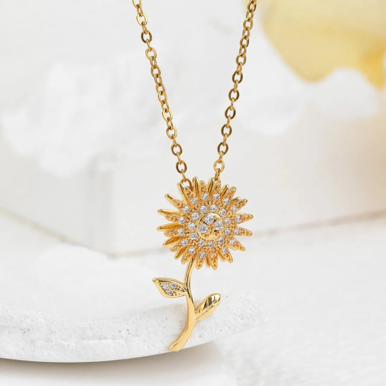 Trendy Rotating Sunflower Necklace Gold Clavicle Chain Relieve Stress Sun Flower Pendant Necklace for Women Jewelry Hot Sale