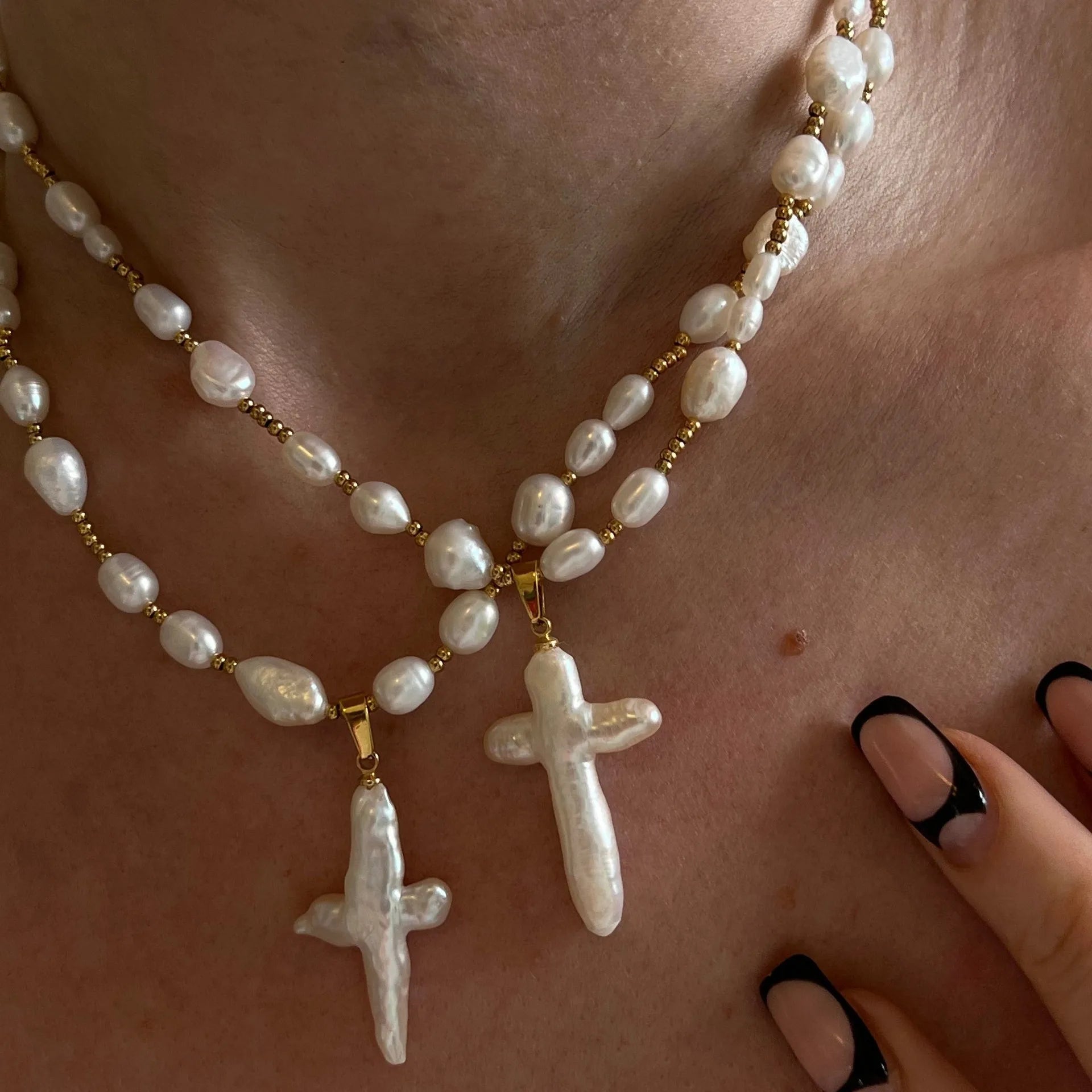 Vintage Best Selling Baroque Pearl Necklace Stainless Steel Beads Necklace Cross Shell Pendant Necklace for Women