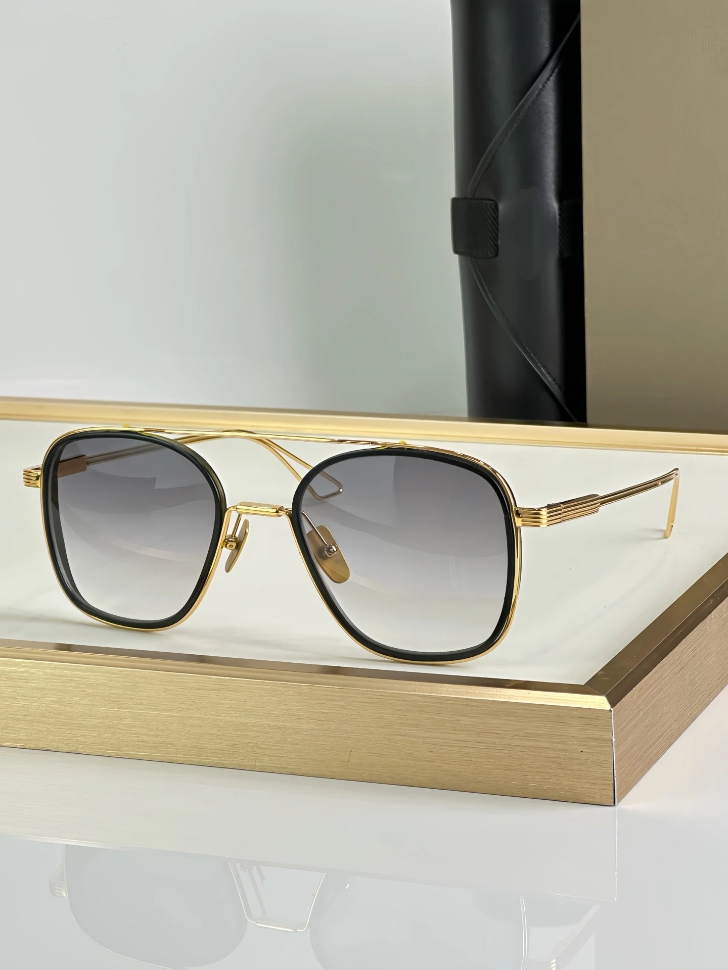Men's Glasses 2026 Brand New Luxury Designer Sunglasses for Women Square Vintage Modern Shades