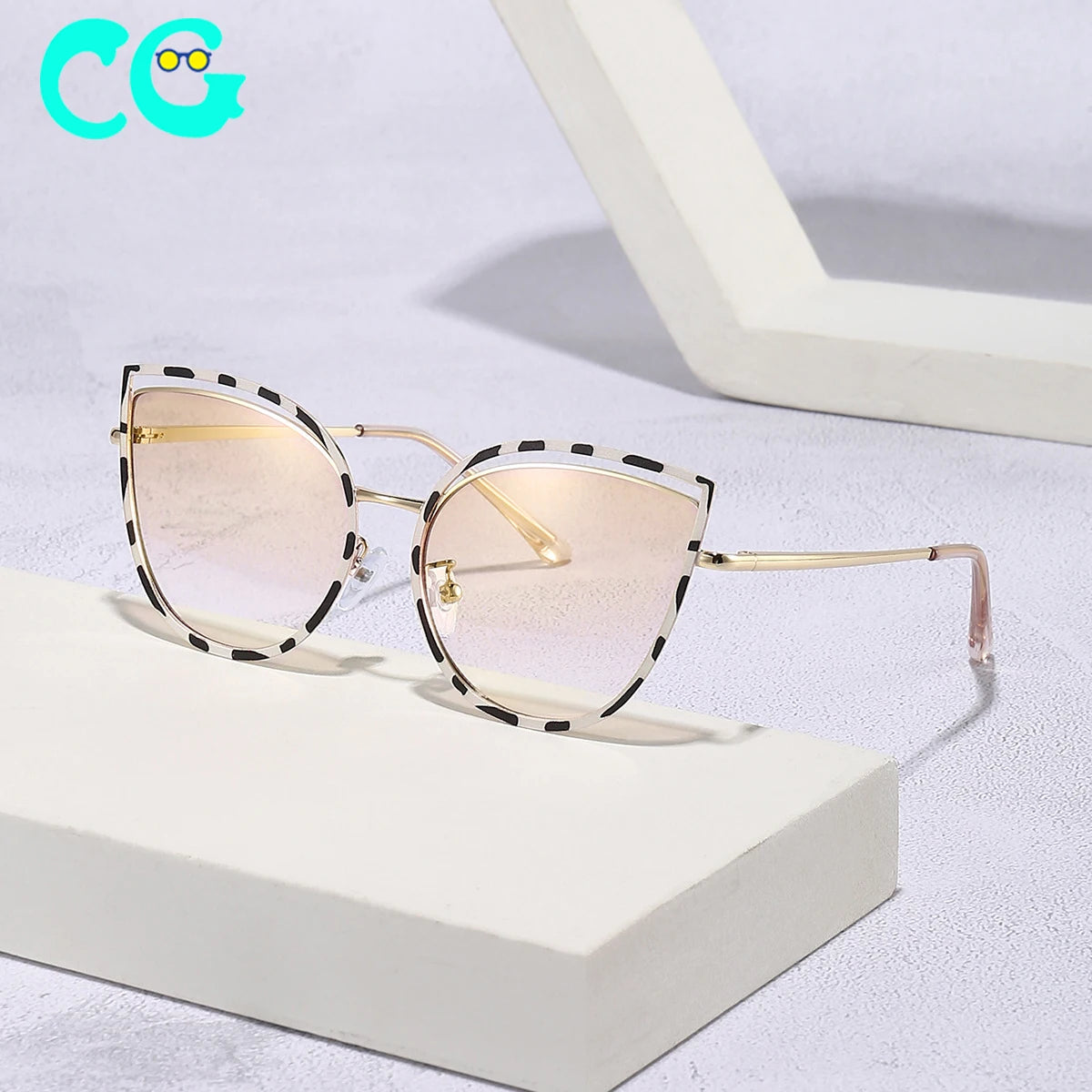 Cat Eye Metal Sunglasses Women 2022 New Oversized Frame Retro Ladies Luxury Designer Eyewear Sun Protection Female Glasses