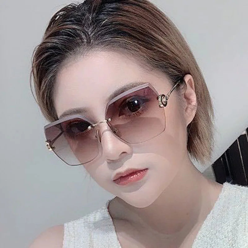Wholesale Retro Square Frame Sunglasses for Women New Fashion Metal Sun Glasses with UV400 Optical Lenses