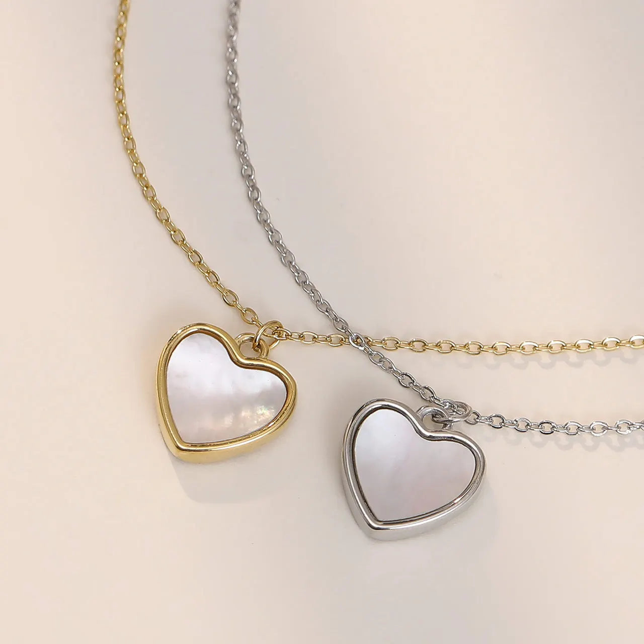 Hot Sale 18K Gold Plated Stainless Steel White Shell Heart Pendant Necklace for Women