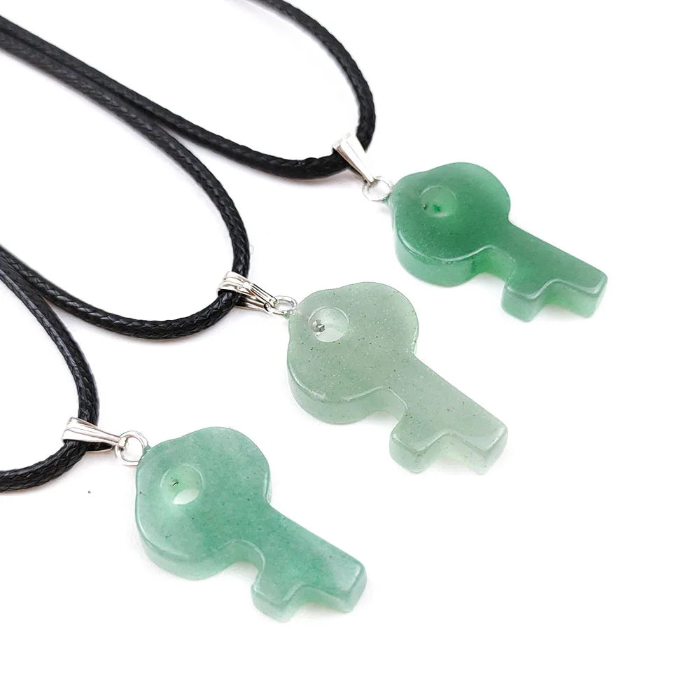 Hongzhuo Crystal Crafts Natural Quartz Crystal Green Aventurine Gemstone love Lock Choker Fashion Couple Pendant Necklace Jewelry