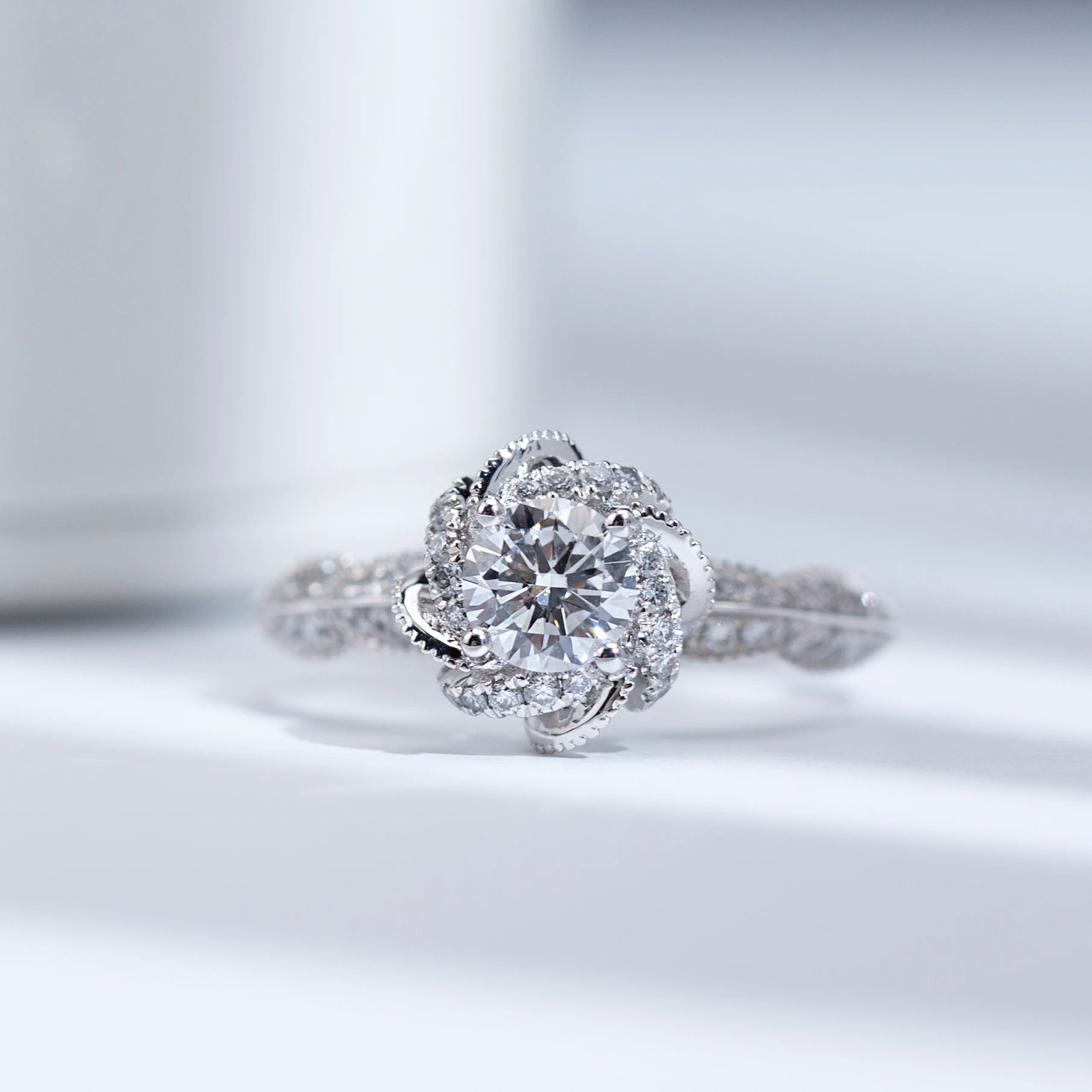 MSR-1136 18k Gold Ladies Wedding Band Engagement Ring Round Cut 0.6ct D VS1 Lab Grown Diamond Ring