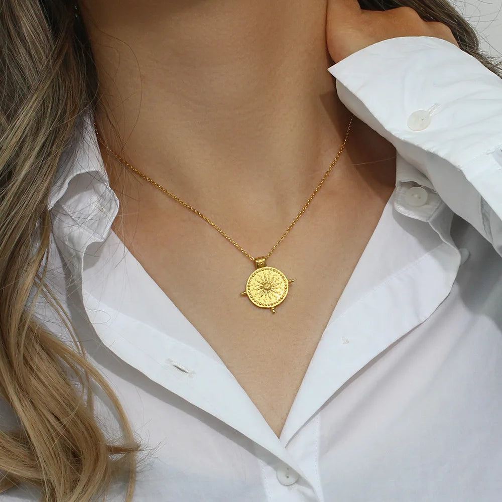 Wholesale 18K Gold-plated Plating Sun-shaped Compass Pendant Necklaces Custom Stainless Steel Chain Necklaces
