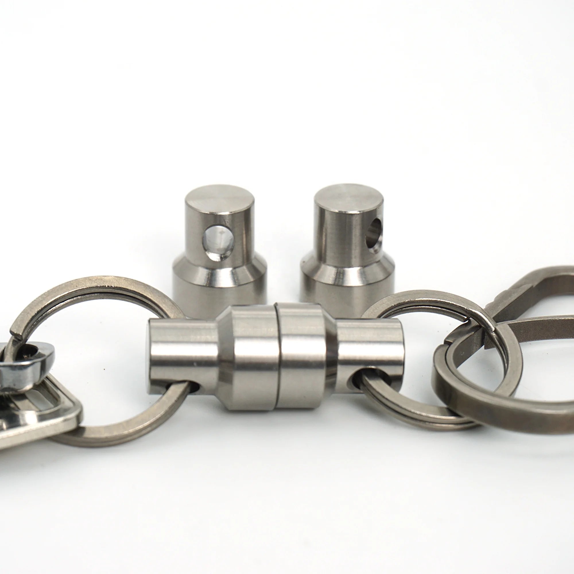 OEM Titanium Fashion Pull Apart Keychain Double Novelty Keychain Detachable Quick Release Keyring