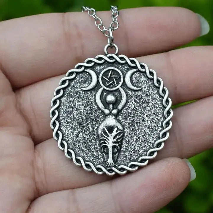 Custom Wiccan Beautiful Fashion Triple Moon Goddess Witchcraft Symbolic Pendant Necklace Vintage Women Jewelry Party Gift