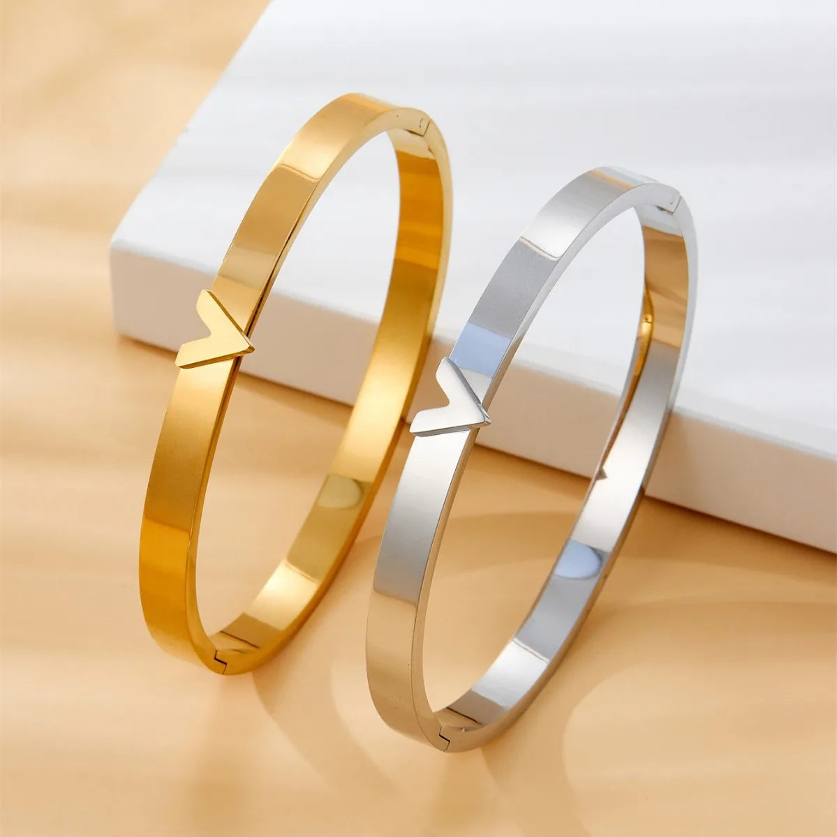 Luxury Designer Smooth Mirror Fashion Stainless Steel 18K Gold Silver Plated Brand Letter V Bracelet Bangle Unisex Jewelry