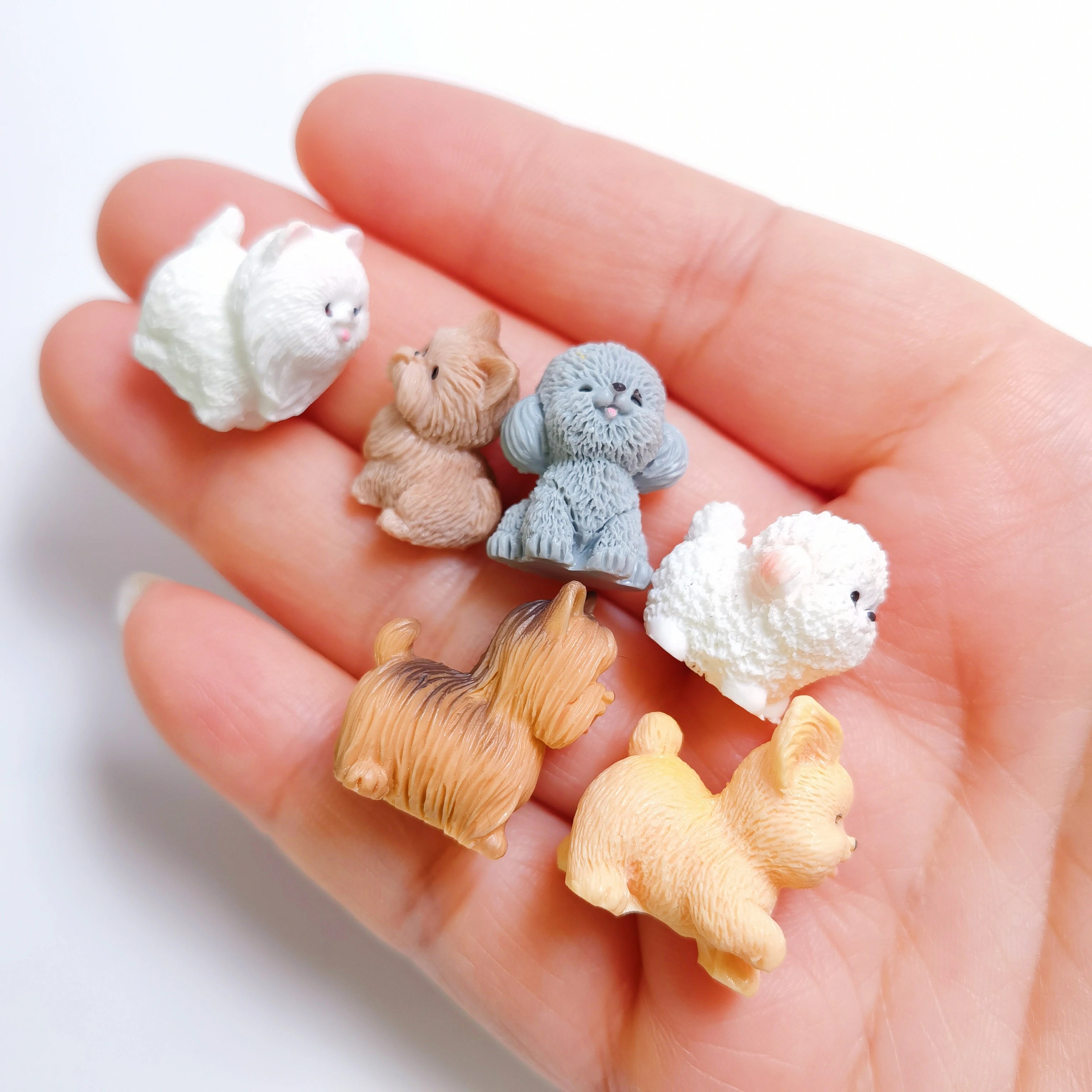 Bulk 100Pcs/Bag 20MM Cartoon Mini Dog Animals Figurines 3D Mini Realistic Dog Models for Home Desk Decoration Party Favors
