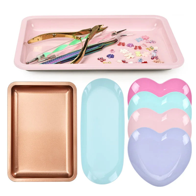 Wholesale Heart-Shaped Metal Nail Polish Bottle Holder Nail Charm Rhinestone Storage Tool for Beauty Use