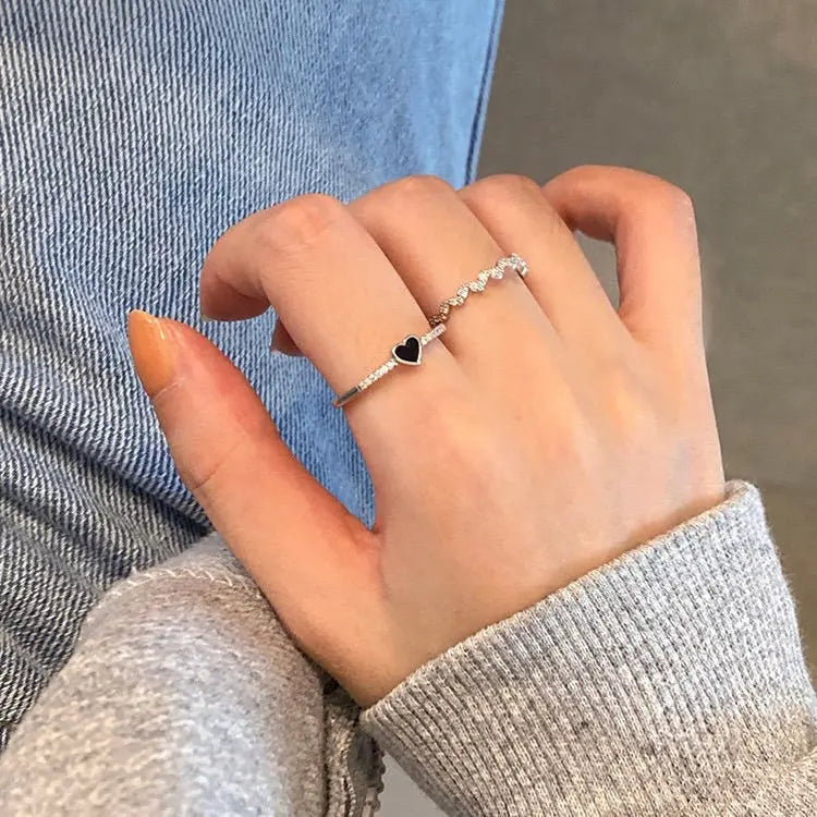 Black Oil-Drop Heart Ring for Women - Ins Style Niche Design Minimalist Chic Luxury Sweet and Edgy Statement Ring