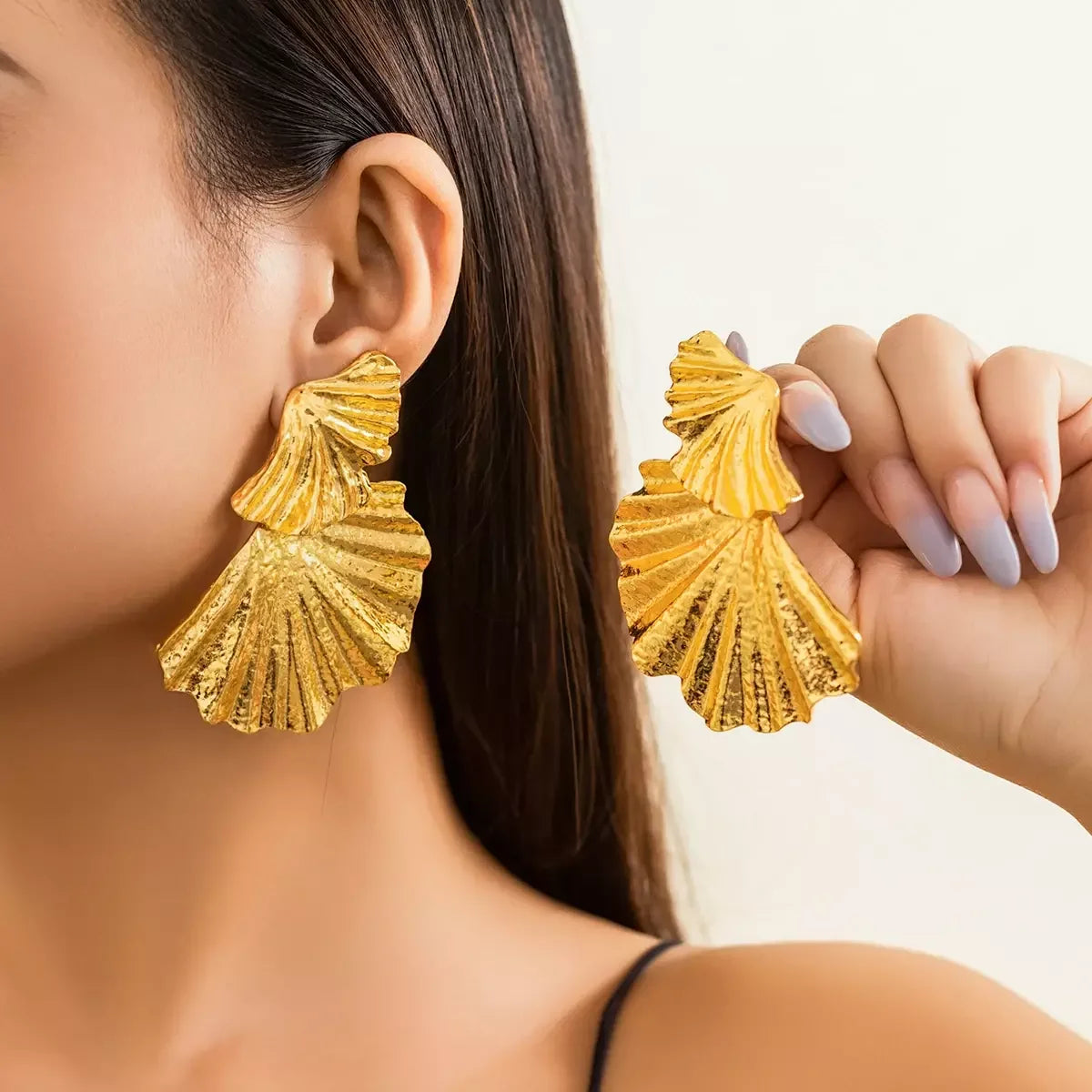 Punk Geometric Metal Fan Shaped Flower Metal Stud Earrings for Women Fashion Statements Trendy Vintage Piercing Earrings Jewelry