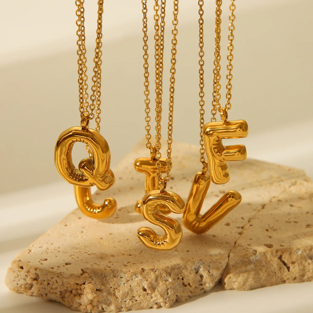 Hot Sale Gold Alphabet Chain Waterproof Necklace Jewelry Women Chunky Stainless Steel Balloon Initial Letter Pendant Necklace