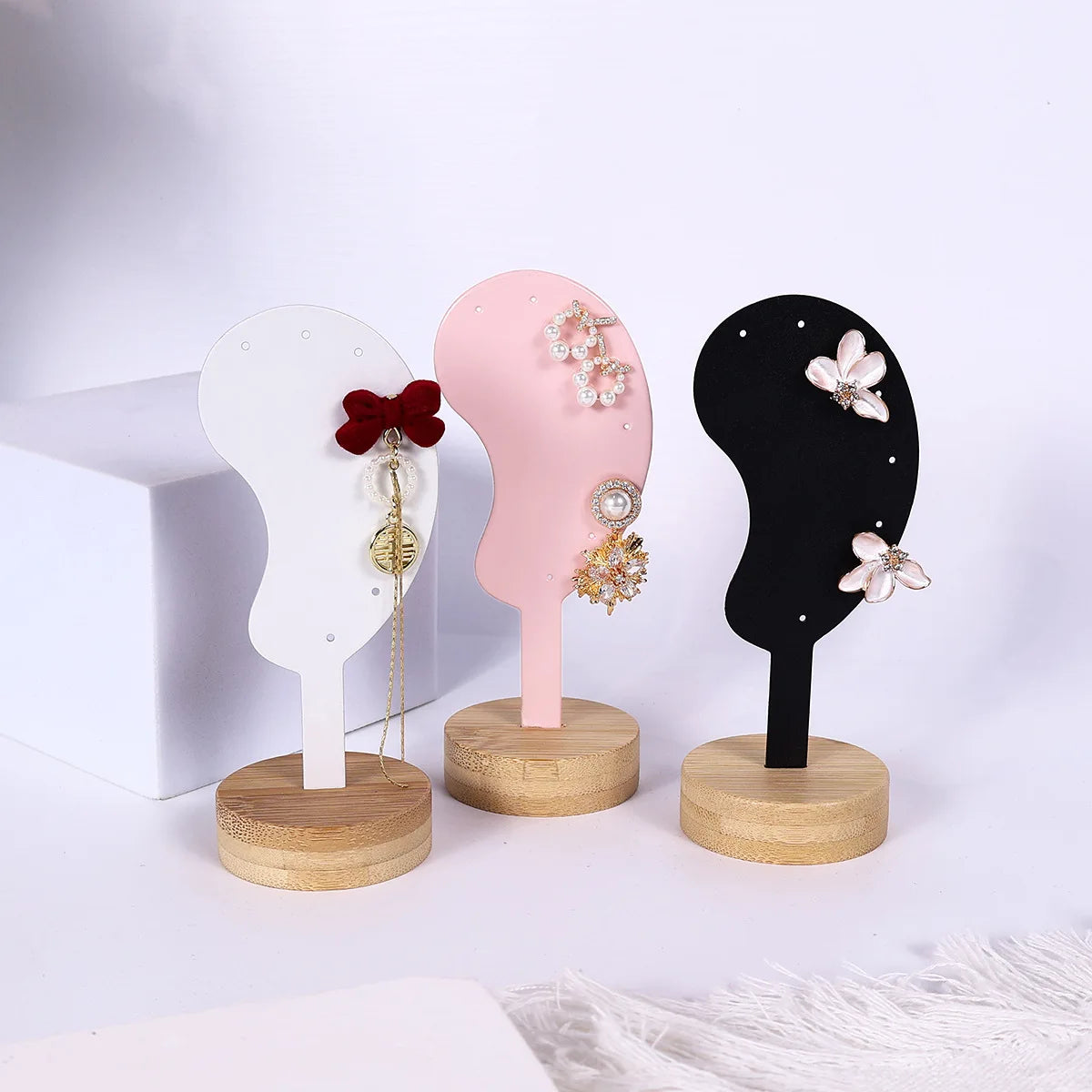 Factory Direct Wooden Base Iron Art Ear-shaped Earrings Display Racks Metal Pendant Ear Nail Storage Stand Jewelry Rack for Shop