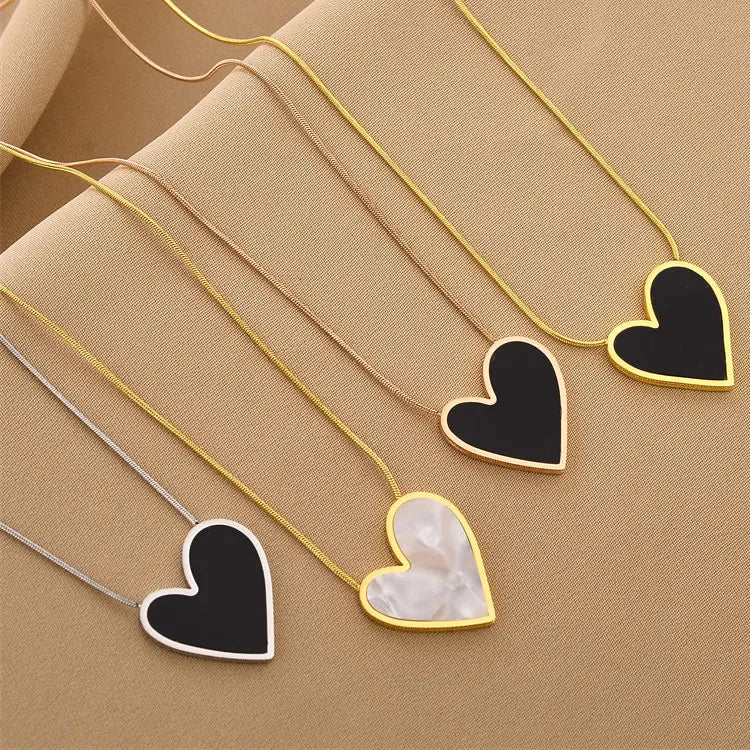 SC Simple Office Lady 18K Gold Plated Stainless Steel Necklace Personalized Asymmetrical Black Big Love Heart Necklace for Women