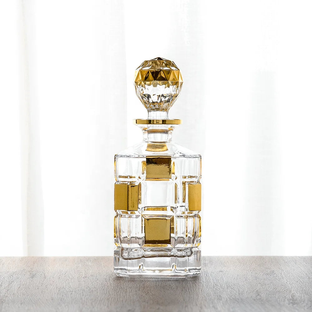 Premium 900ml Lead-Free Crystal Glass Whiskey Decanter Engraved and Gold Decorated for Household Use