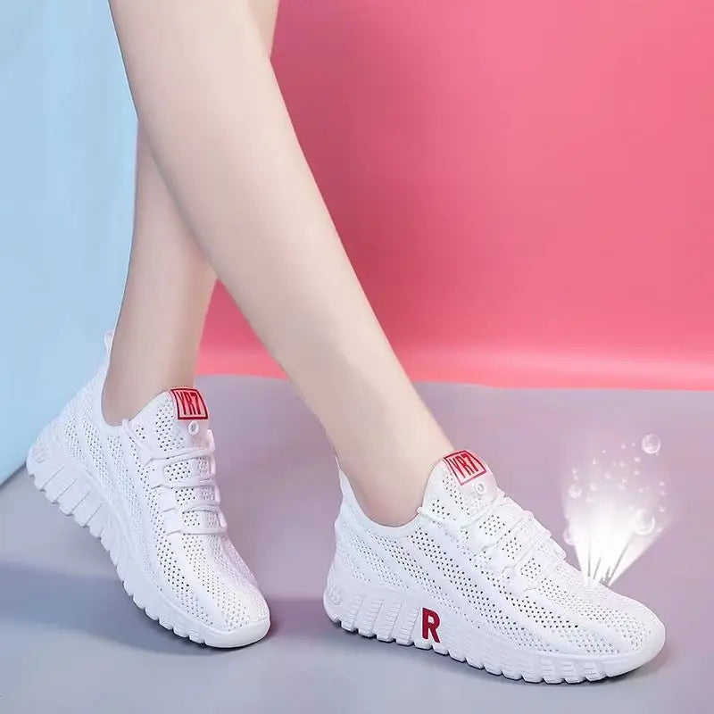 2024 Ladies Comfortable White Ladies Flat Sneakers Breathable Mesh Upper Soft Sole Light Weight Casual Lace-up Walking Autumn