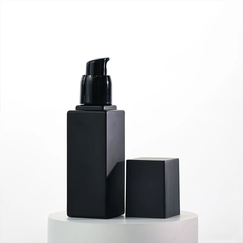 Free Sample 20ml 30ml 35ml 50ml Black Cosmetic Packaging Square Serum Lotion Glass Bottle with Pump