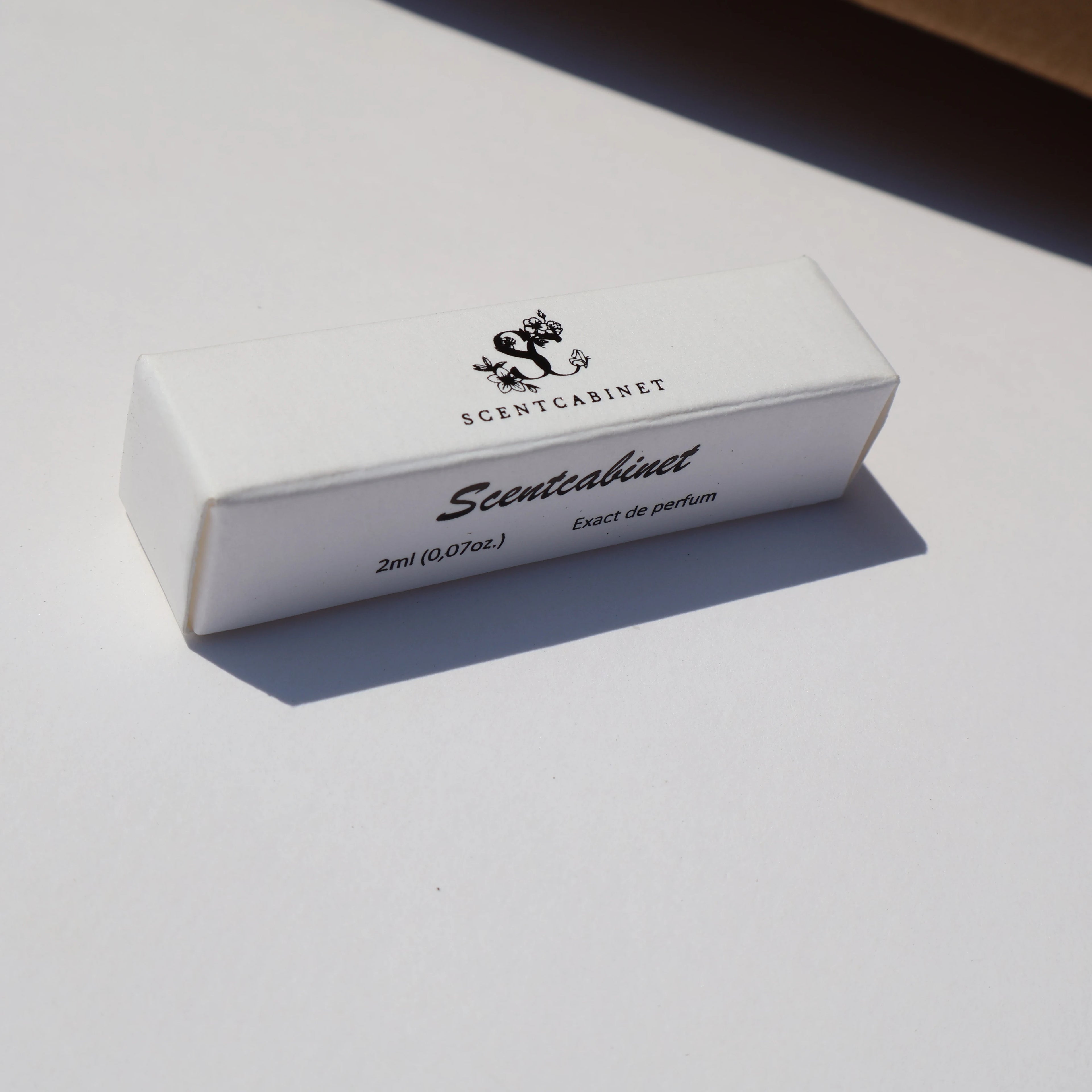 Executive Elegant Card Box Organizer 2cm Thick Rigid Paperboard Matt Laminated Offset Embossing Customizable for Gift Packaging
