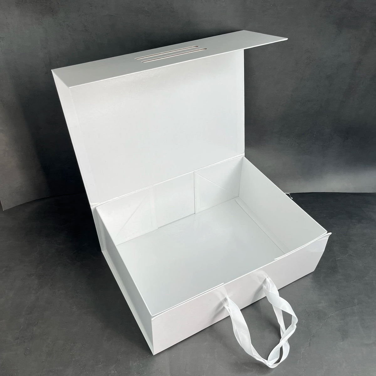 Custom Logo Luxury Paper Box White Cardboard Box Gold Folding Rigid Hardbox Magnetic Gift Packaging Box With Ribbon Handle