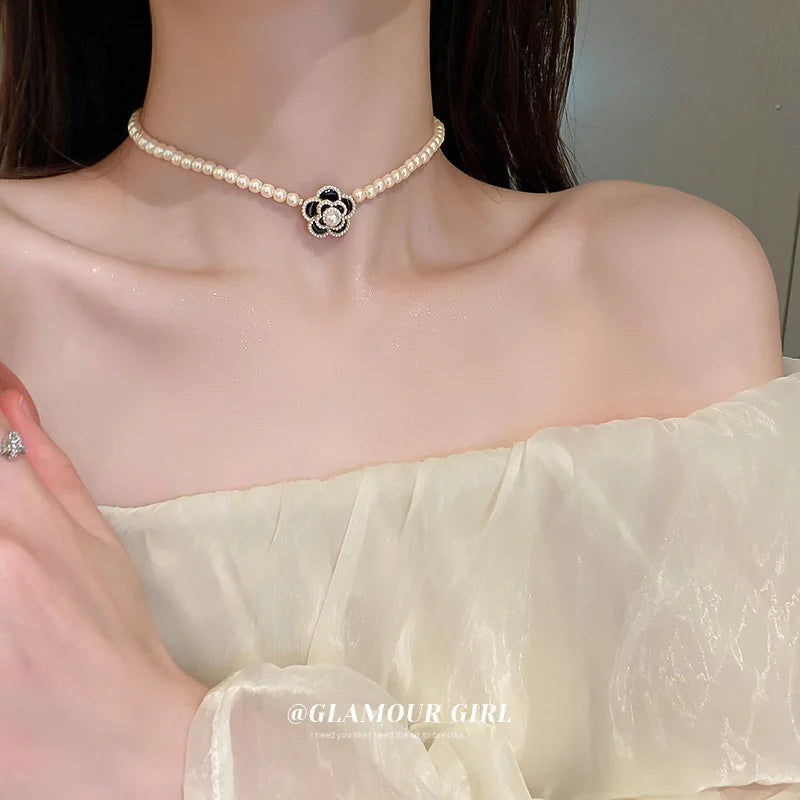 Women Choker Necklace Elegant Retro Jewelry Black White Camellia Rose Pearl Necklace Collana Di Fiori
