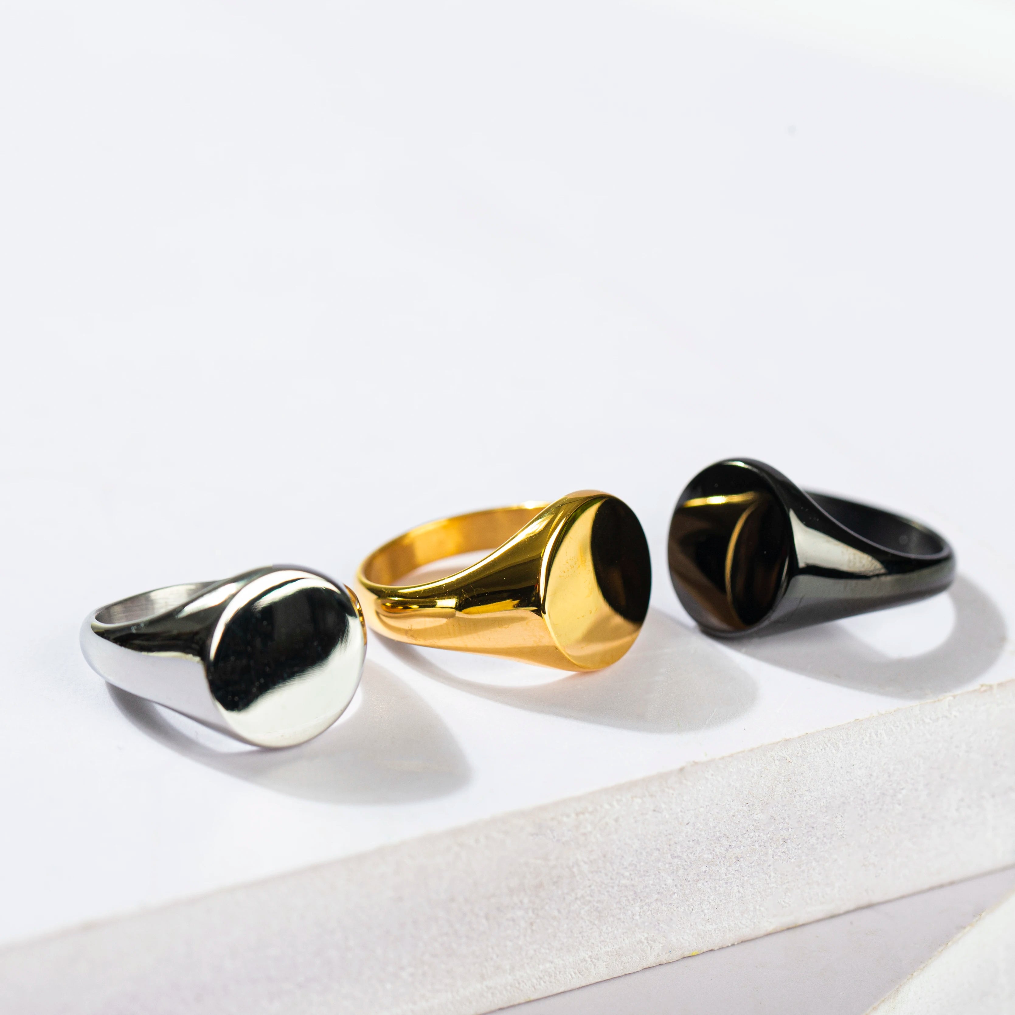 Wholesale Custom LOGO Simple Chunky Blank Design Stainless Steel Oval Round 18k Gold Plated High Polish Signet Ring for Men
