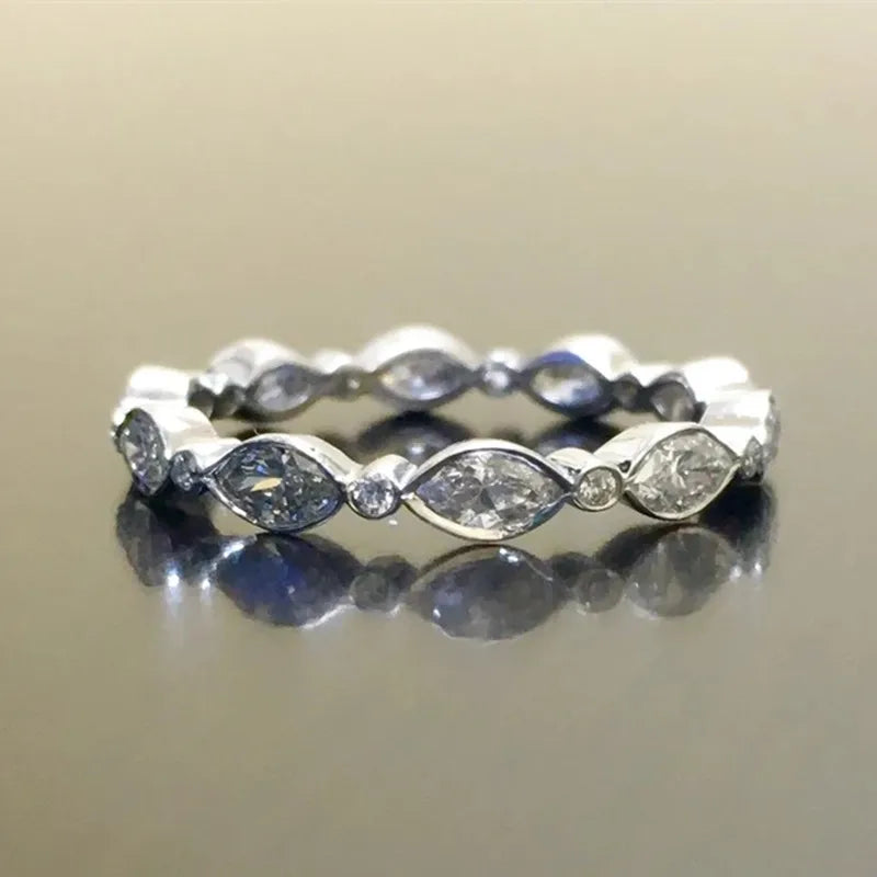 Huitan Trendy Women's Silver Plated Finger Rings for Wedding Engagement Party Cubic Zirconia Eternity Band Rings Wholesale OEM