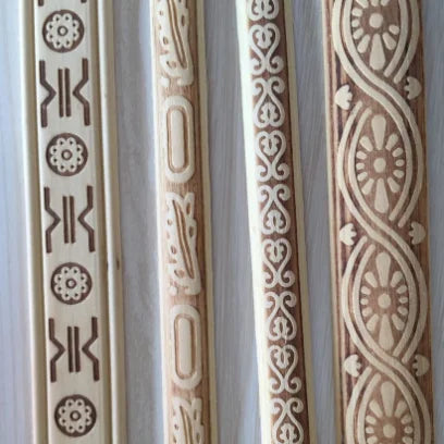 Customized Carved Wood Decorative Moulding Ceiling Wooden Cornice Moulding 3D Wall Moulding Baseboard