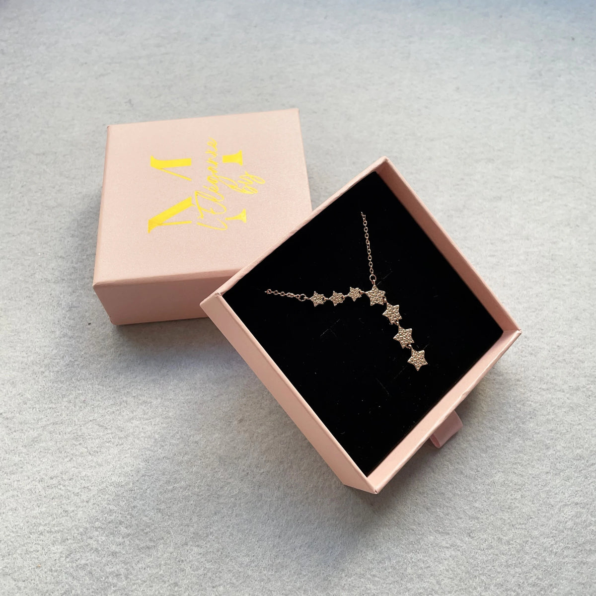Luxurious Pink Kraft Paper Jewelry Box Square Pattern PC Material for Ring Earrings Storage Factory Stock for Wholesale