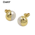 WT-MPE059 Wholesale New Secret Face Series 10mm Natural Round Pearl Gold Studs Unique Design White Pearl Studs Earrings for Lady