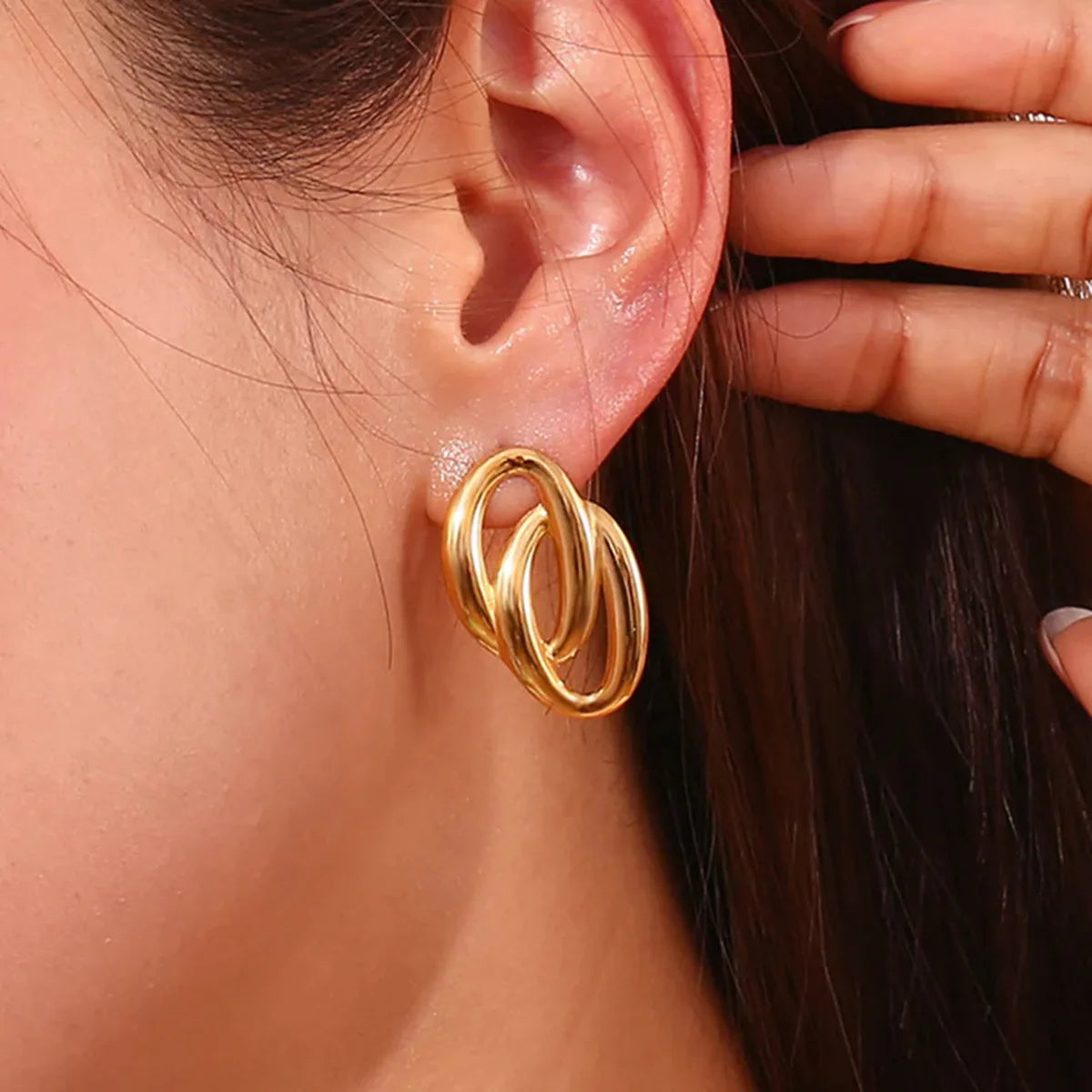 New Pearl Earring Fashion Jewelry 18K Gold Plated Two Layered Stainless Steel Pearl Huggie Earrings for Women