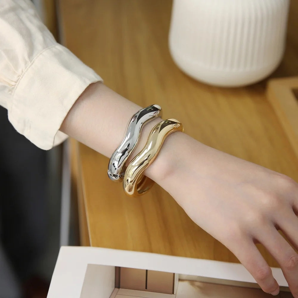 Gold Plated Punk Bracelet with Wavy Shape Vintage Style Niche Alloy Bangle Trendy Vintage Style for Parties