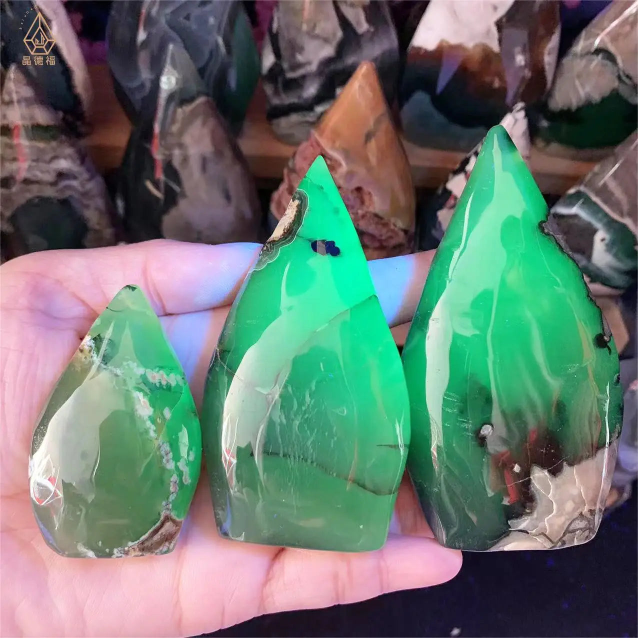 Kindfull Nature Crystal Fluorescent Agate Ornament Hand Carved Volcano Agate With UV Light for Decoration