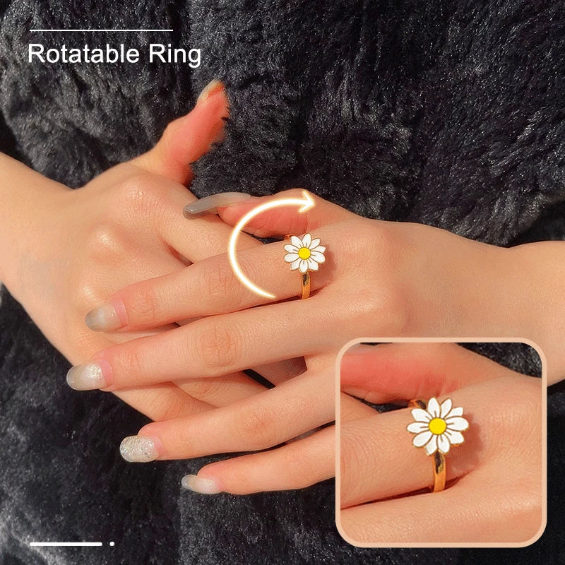 2022 Hot Women Gothic Jewelry Daisy Butterfly Design Bead  Anxiety Rings Teens Rotatable Ring Jewelry Accessories for Teenagers