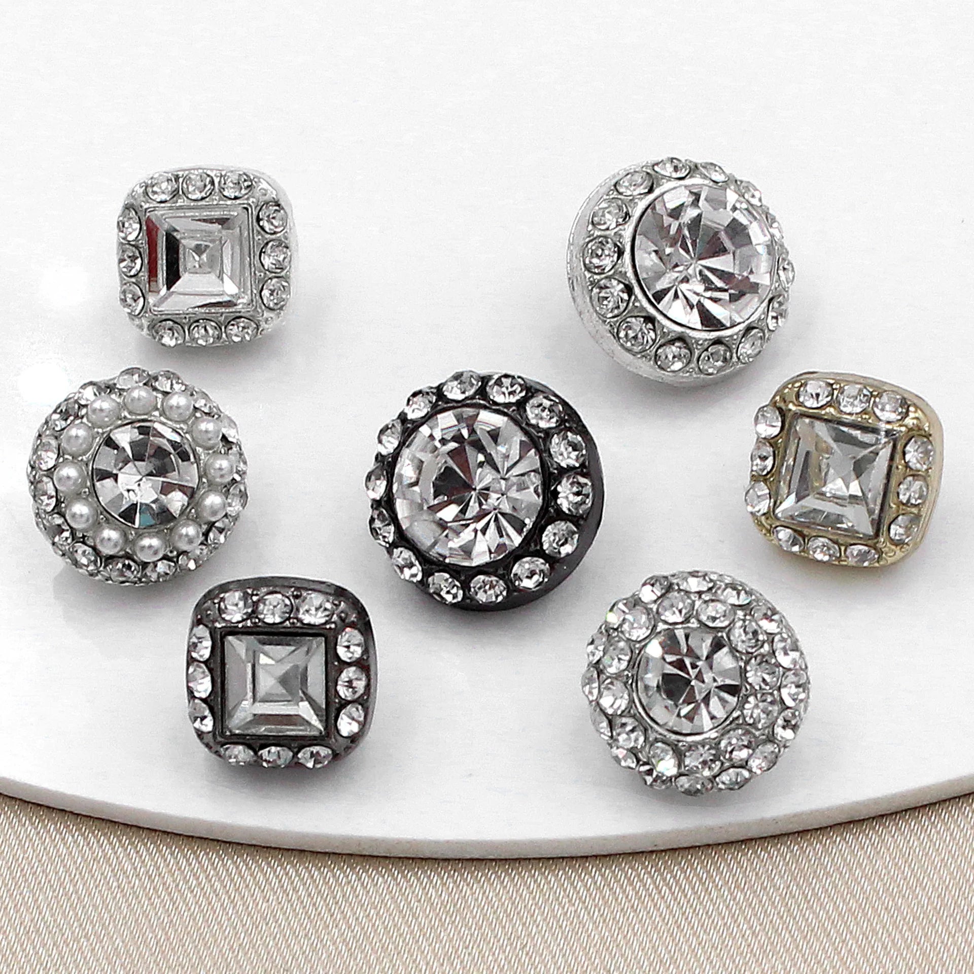 RB044 High Quality Fancy Round Diamante Crystal Bulk Rhinestone Decorative Buttons Glass Buttons for Dress/Coat