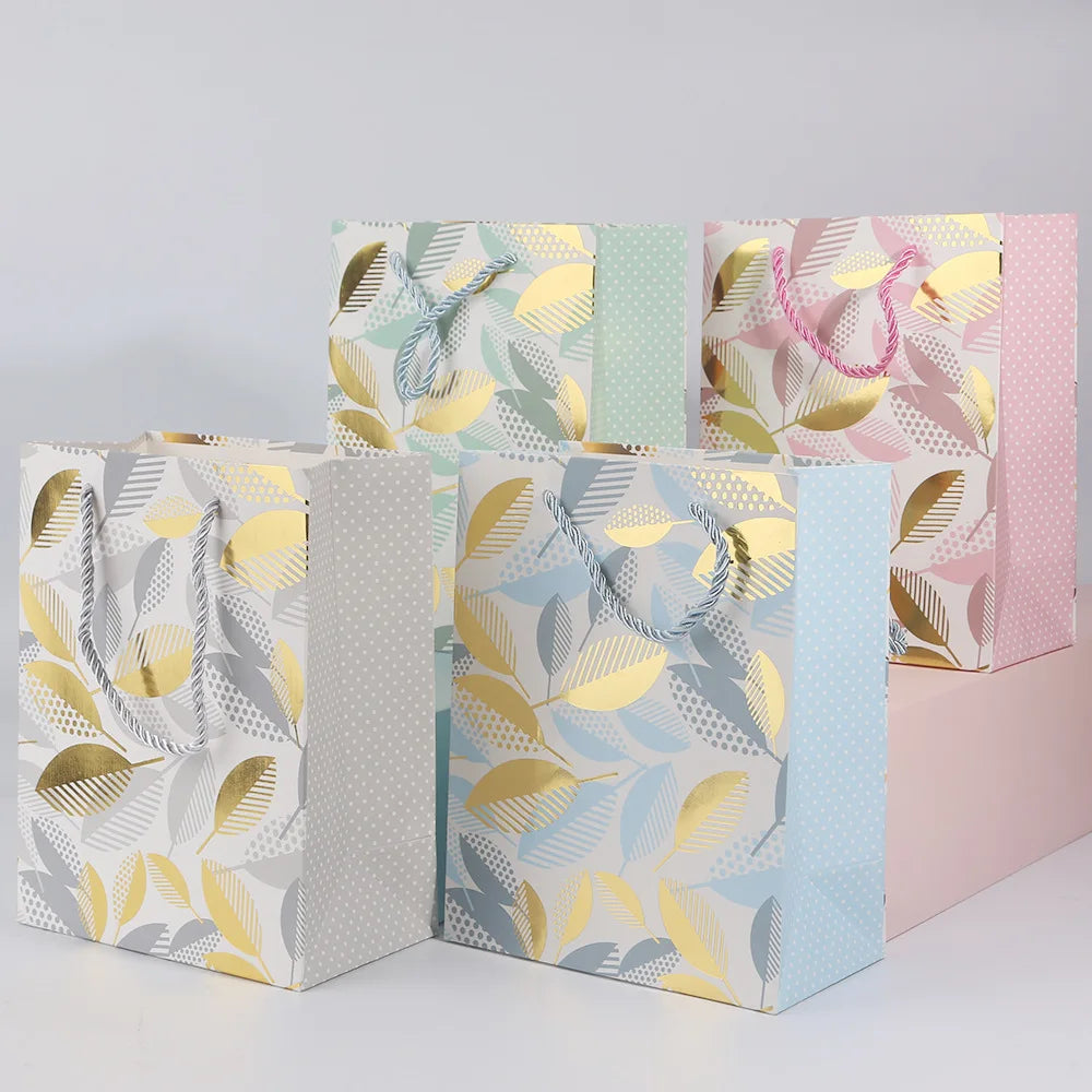 Luxury Fashion Belt and Wallet Stamping Gold Leaf Gift Shopping Paper Bag Logo Color Clothing Custom Packaging Bag