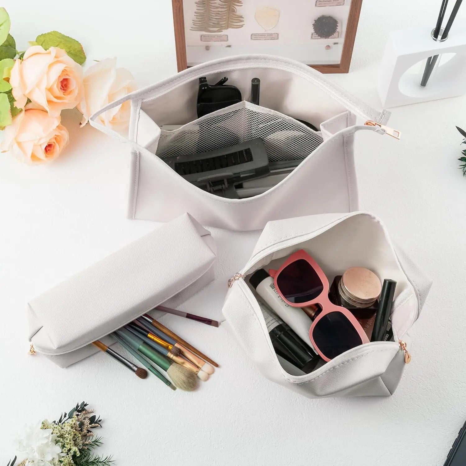 Hot Selling Large Capacity Portable Makeup Bag Waterproof PU with Customized Logo Simple Design Zipper Closure Fashion Style