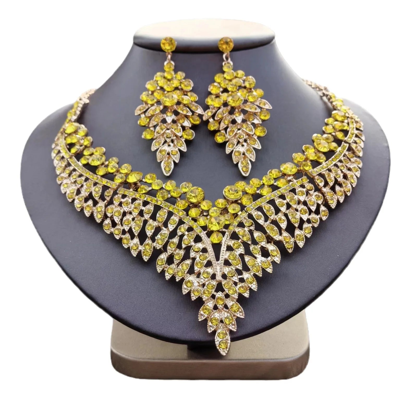 Vintage Boho Women's Beaded Seashell Pendant Necklace Alloy Material Link Chain with Floral Pattern Statement Tribal Bib Style
