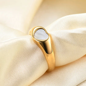 Yiwu DAICY Women 18k Gold Chrome Heart Rings Stainless Steel Black and White Shell Heart Ring Gift for Her Valentine's Gift