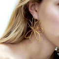 Kaimei 2025 Earring Fashion Jewelry 18k Gold Plated Follow Floral Stud Earrings Big Geometric Gold Metal Minimal Earrings Studs