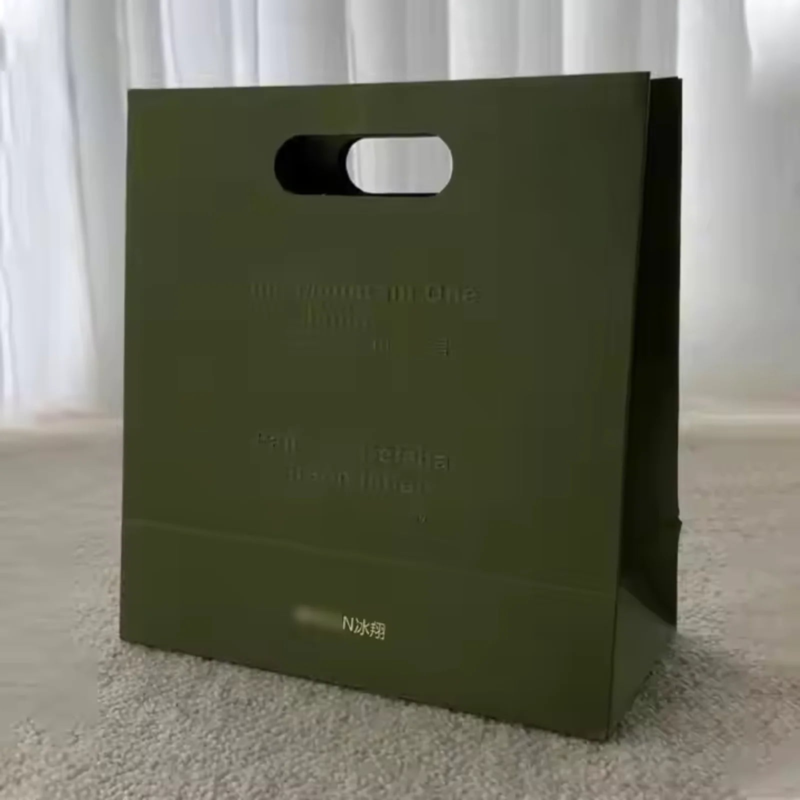 Custom Logo Eco-Friendly White Cardboard Paper Bag Die Cut Handle Garment Shopping Paper Gift Bag Printed