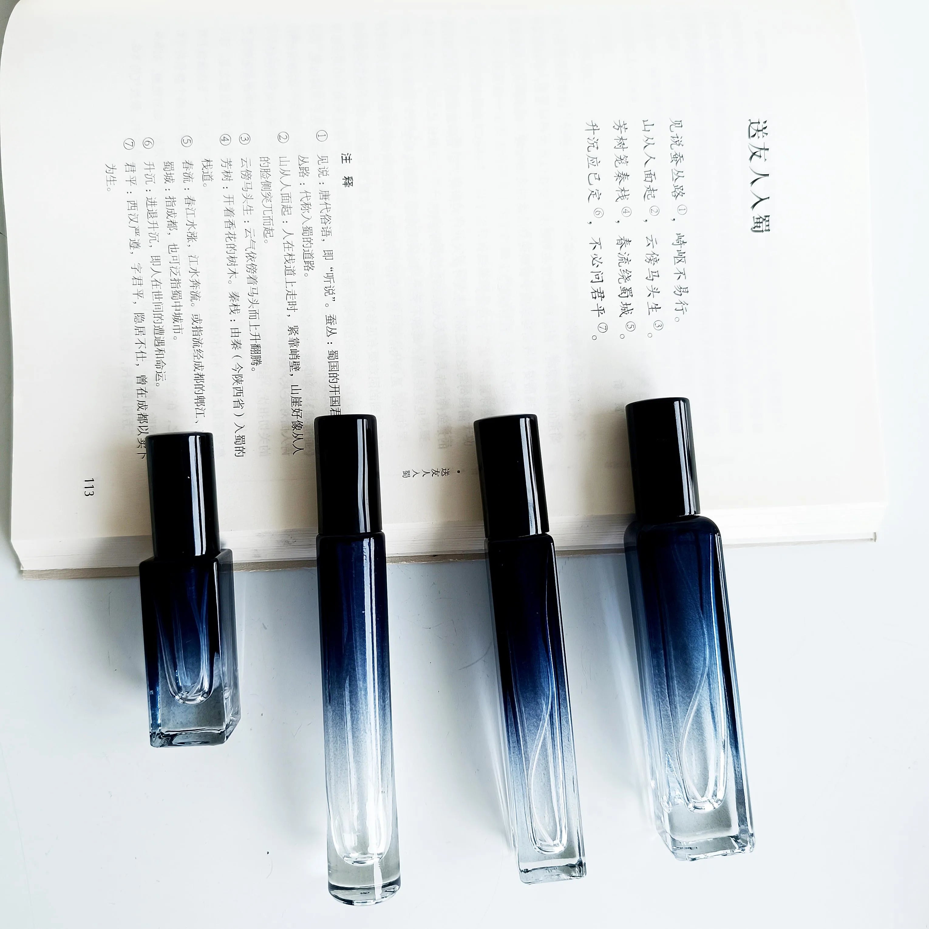 Manufacture Empty Square Glass Perfume Bottle 5ml 10ml 15ml  Gradient Blue Color Thick Glass Spray Bottle With Black Screw Lid