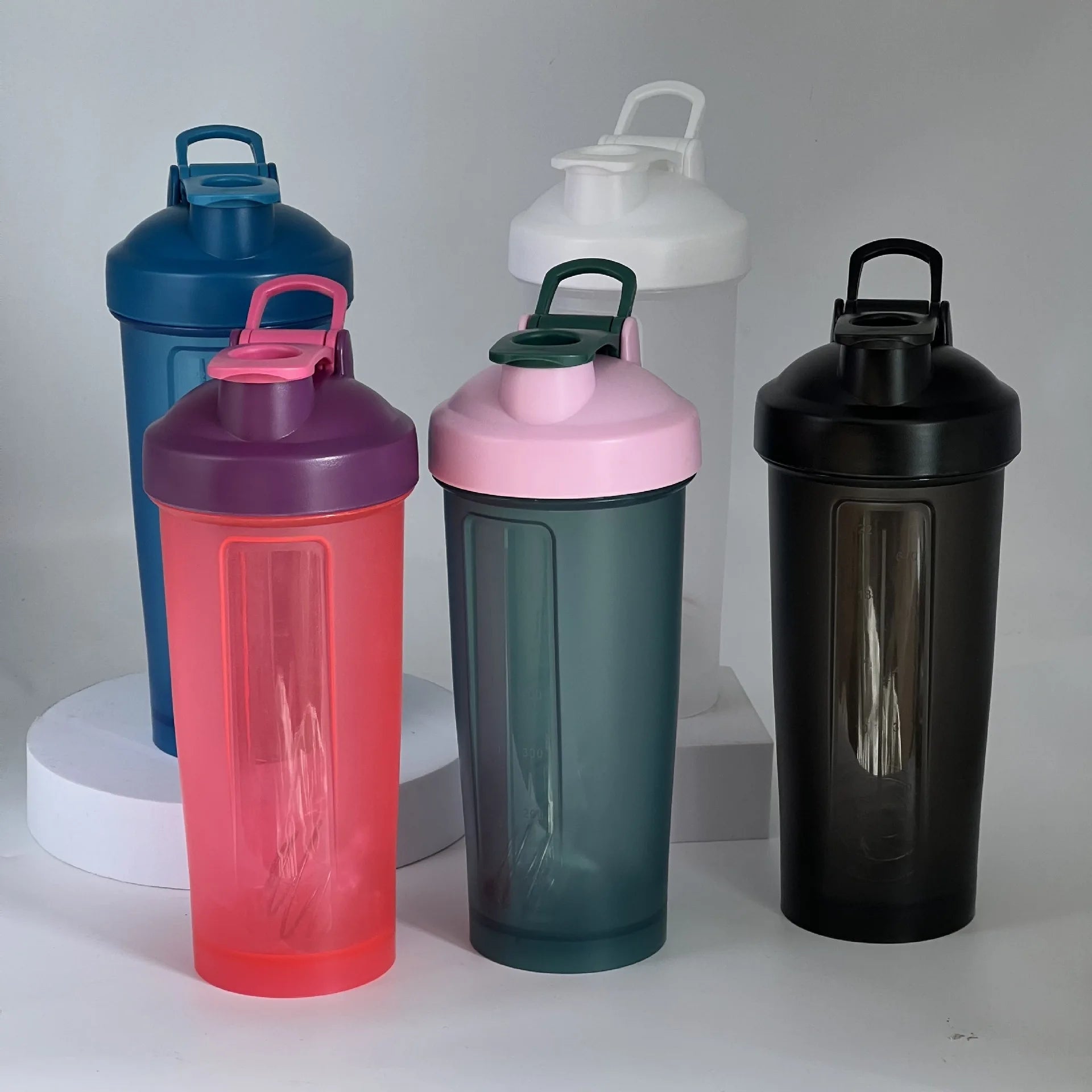 China Manufacturer 600ml Two-Side Printing Dishwasher Safe Protein Powder Plastic Fitness Cup Sports Kettle Handle Shake Bottle