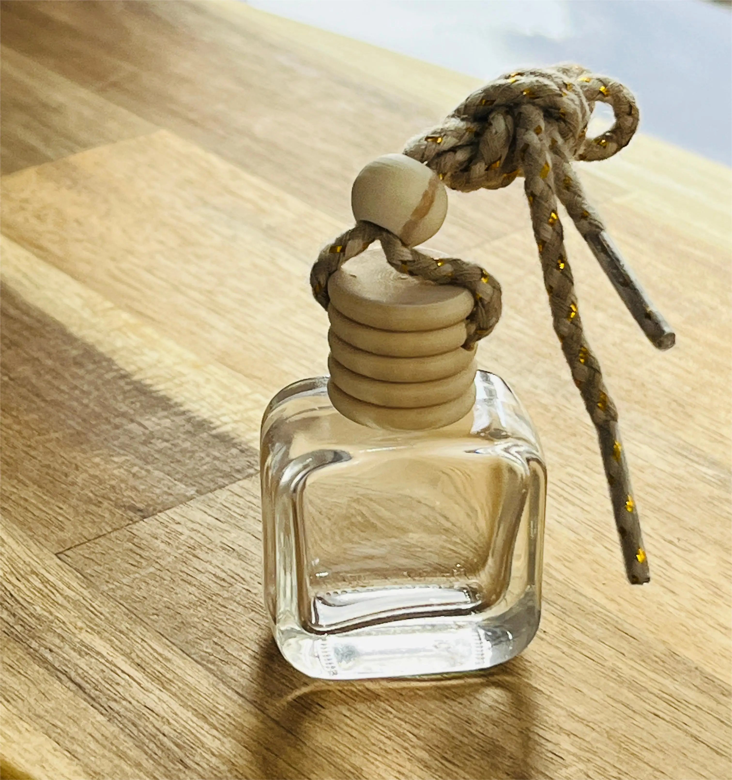 Luxury Customized Round Square Shape 8ml 10ml 12ml Empty Hanging Container Car Diffuser Bottle
