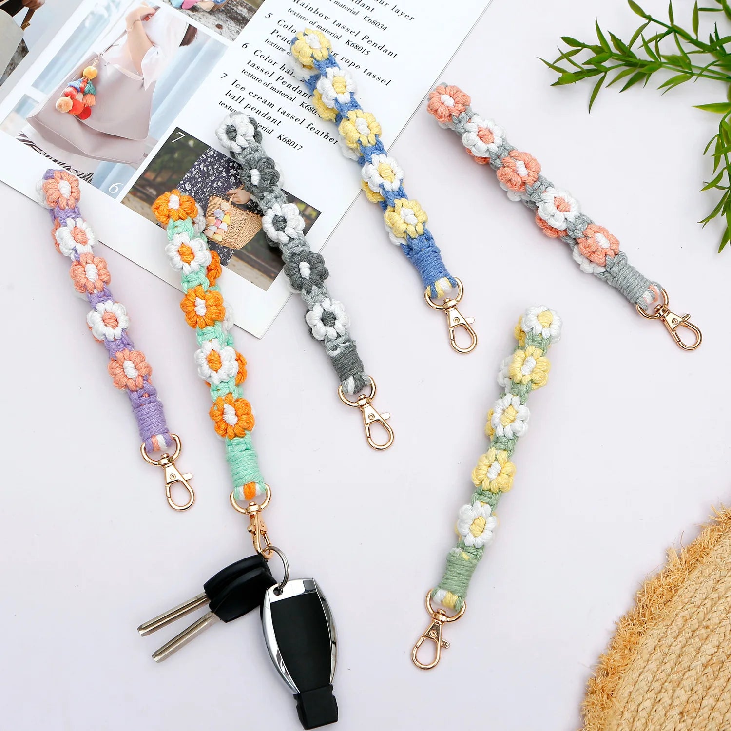 2025 New Design Boho Style Cotton Hand Crochet Daisy Hanging Wrist Keychain Bag Accessories